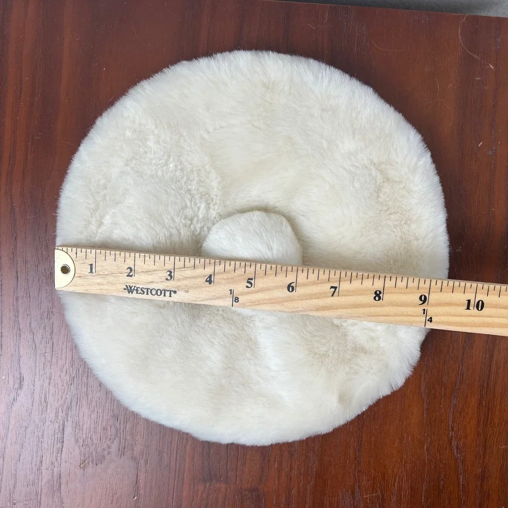 BabyGap Faux Fur Beret Hat Ivory Cream Pom-Pom 12-18 Months NWT 868325-00